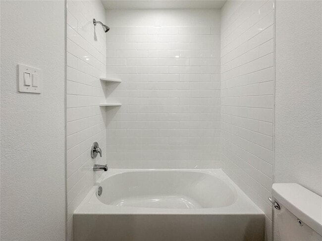 Building Photo - 1515 Las Cuevas Dr