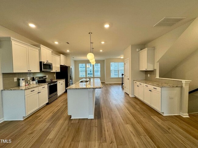 Building Photo - 209 Hickory Plns Rd