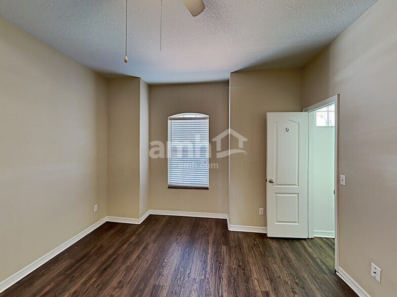 Building Photo - 3106 43rd Ave E