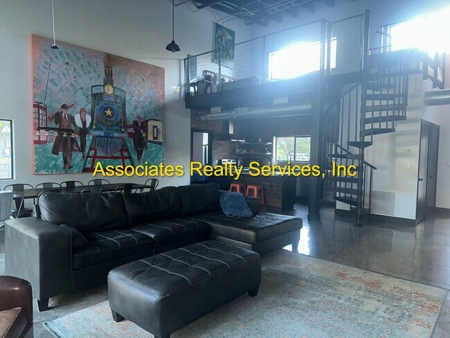 Building Photo - Modern Industrial 2Bed/2Bath Plus Loft in NW Gainesville