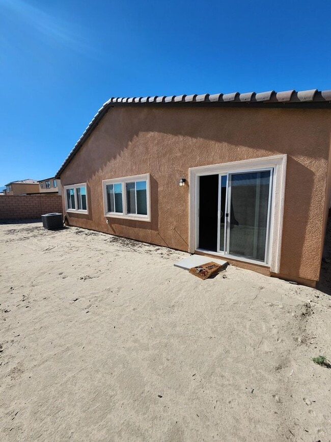 Building Photo - Newer 4 Bed / 3 bath Home MOVE-IN NOW SPECIAL!