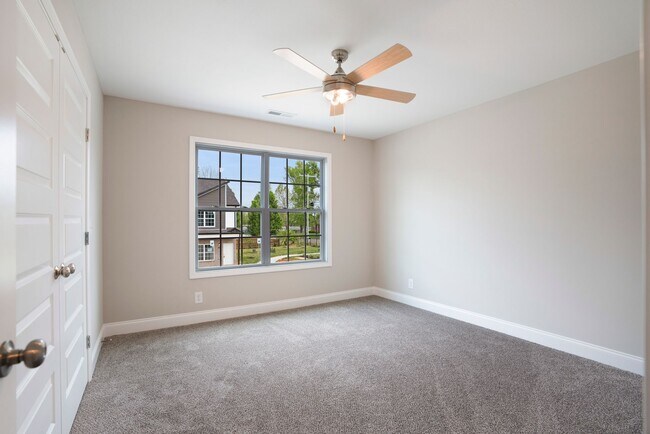 Building Photo - 156 Excell Rd