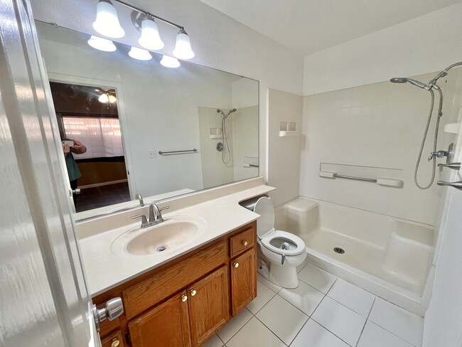 Building Photo - Charming 3-bed 2-bath home with a pool & pool service included!