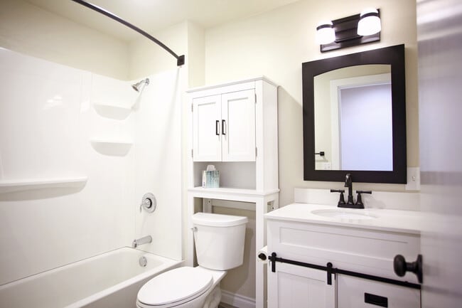 fresh clean bathroom - 417 E Foster Ave