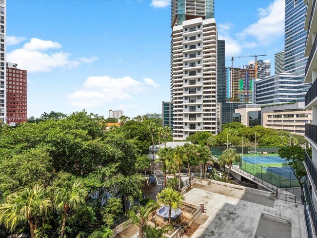Building Photo - 1450 Brickell Bay Dr