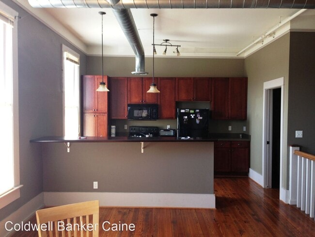Building Photo - 2 br, 2 bath House - 101-A E. Trade Street