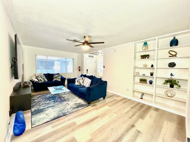 Building Photo - 1815 Bahama Dr