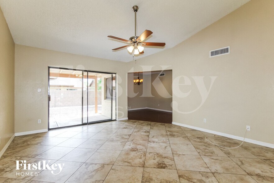 Building Photo - 5203 W Sandra Terrace