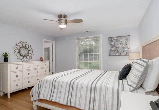 Building Photo - 7417 Shadowlake Dr