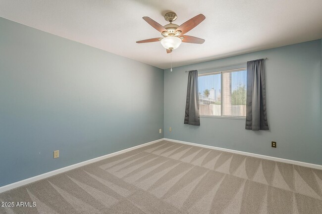 Building Photo - 3236 S Kenwood Ln