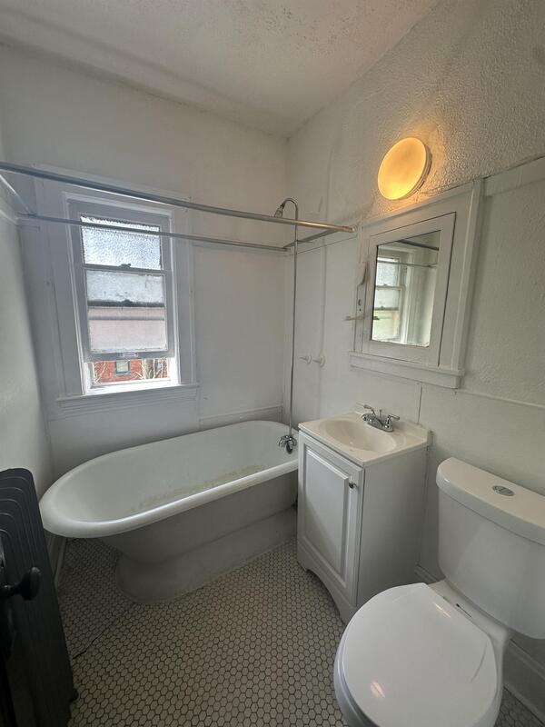 Building Photo - 1442 W 101st St