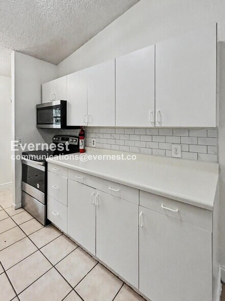 Building Photo - 3436 Sunrise Villas Ct N