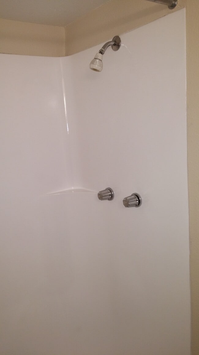 Building Photo - 4 Touchstone