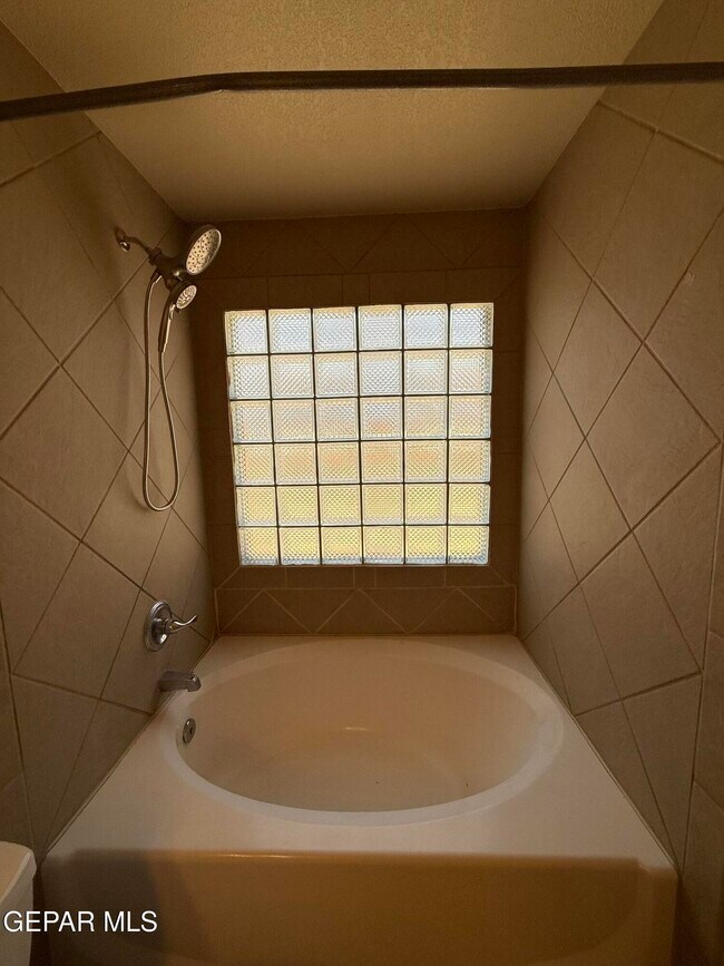 Building Photo - 732 Desert Sage Dr