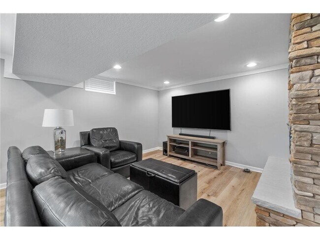 Building Photo - 5036 Richmond Dr