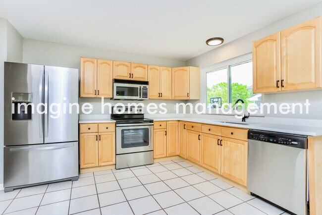 Building Photo - Pet-Friendly 3 Bedroom Home in Ballwin