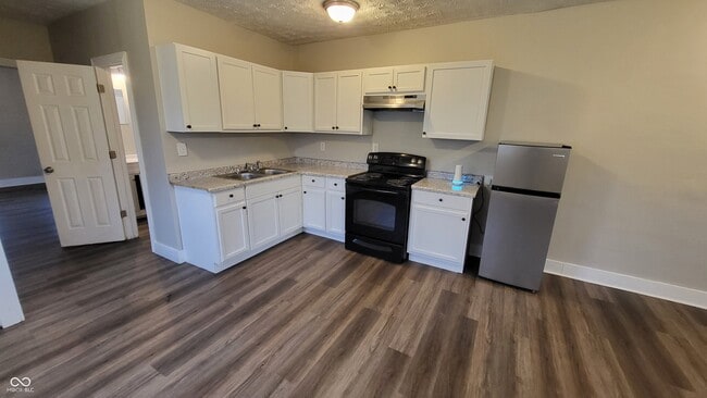 Building Photo - 3611 E Vermont St