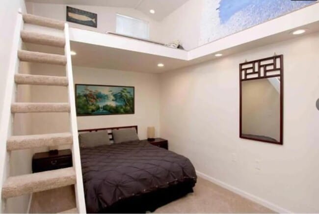 Building Photo - 1302 Delaware Ave