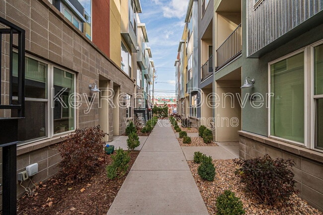 Building Photo - 848 Kalamath St