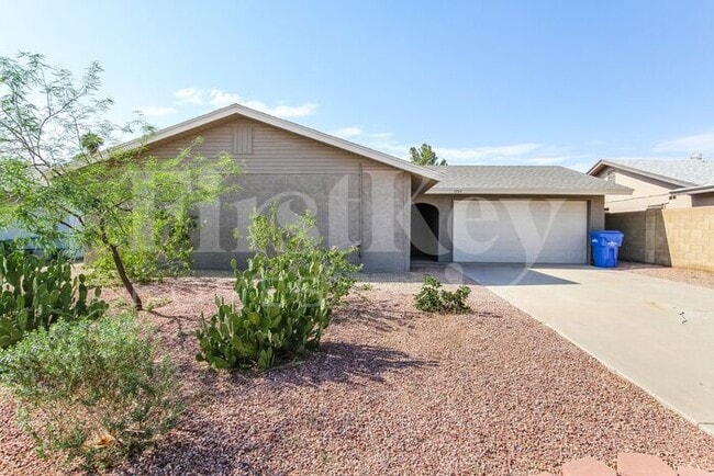 Building Photo - 3742 W Altadena Ave
