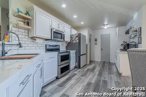 Building Photo - 9311 Mimosa Manor