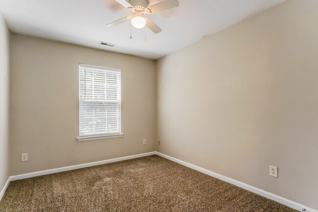 Building Photo - 4001 Laurel Glen Dr