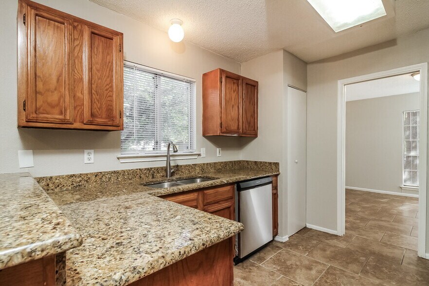 Building Photo - 6803 Highland Bluffs