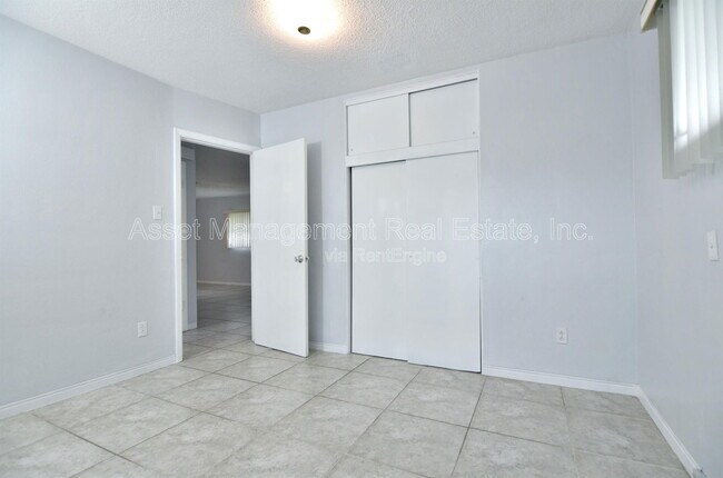 Building Photo - 5302 13th Ave S