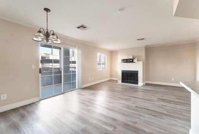 Building Photo - Stylish & Cozy Home with Fireplace in Gated Community!