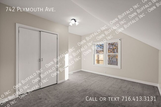 Building Photo - 742 Plymouth Ave