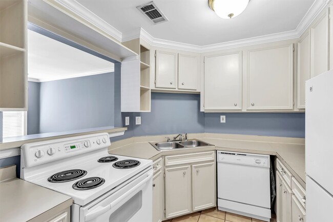 Building Photo - 2634 Peckham St