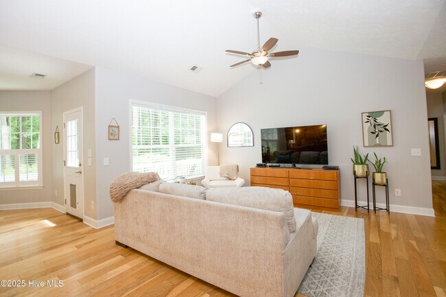 Building Photo - 5 Kemper Woods Ct