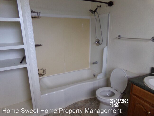 Building Photo - 3 br, 2 bath House - 715 E. First Street