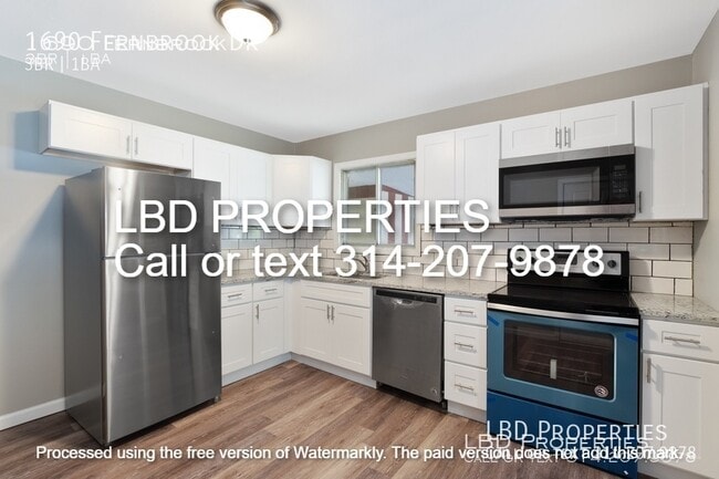 Building Photo - 1690 Fernbrook Dr