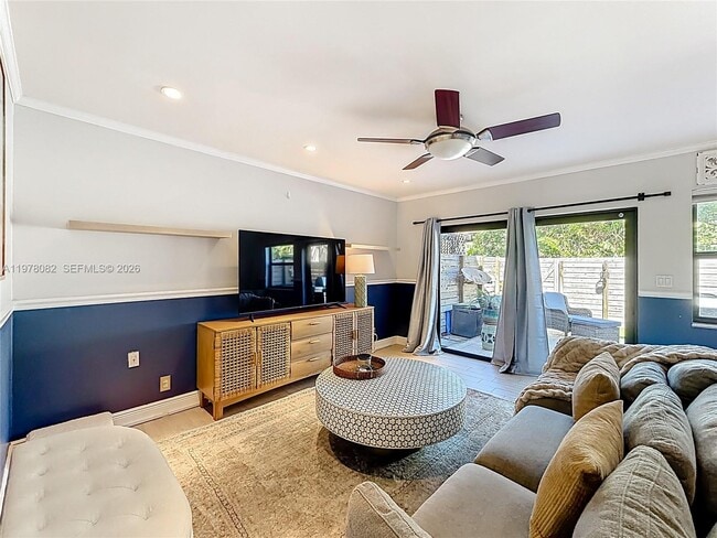 Building Photo - 2128 NE 9th Ave