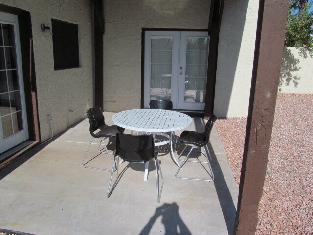 Building Photo - 2BR/2BA HOME W/ 2 CAR GARAGE AND COMMUNITY POOL