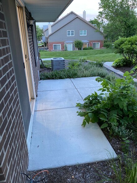 Building Photo - 7917 Knottingham Cir