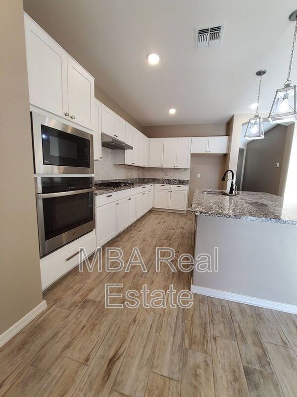 Building Photo - 704 N 152nd Dr