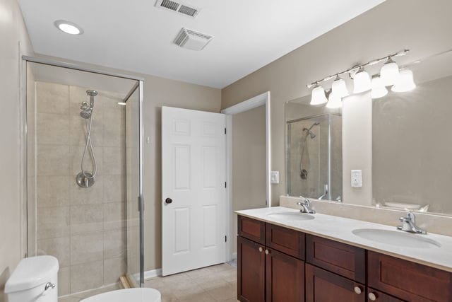 Building Photo - 5300 N Lincoln Ave