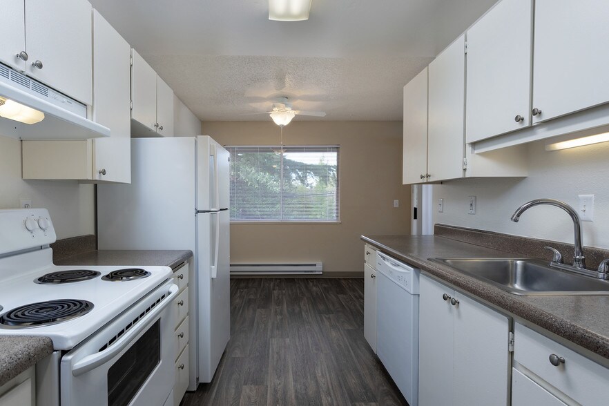 Building Photo - Royal Pines Apartments