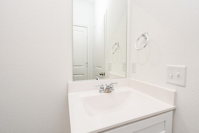 Building Photo - 14499 Cedar Ledge Ln