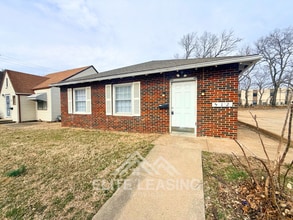 Building Photo - Updated 2 Bedroom Duplex – Available 2/20/2026
