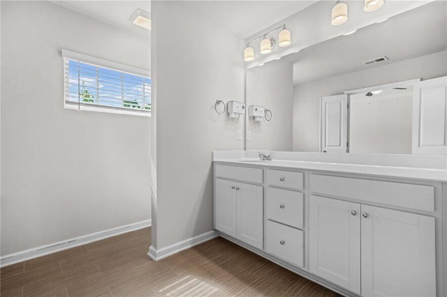 Building Photo - 3181 Meadowstone Ln SW