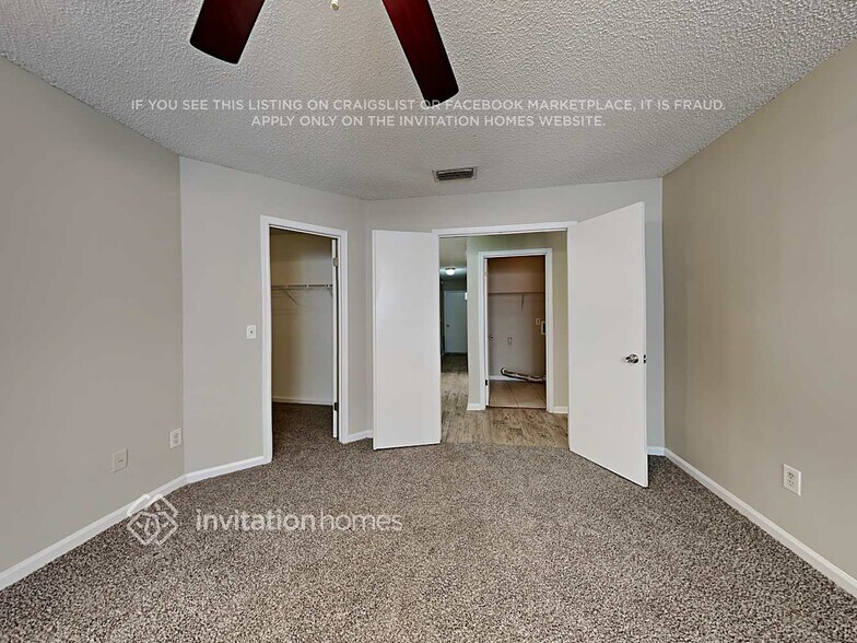 Building Photo - 3405 Charmont Dr