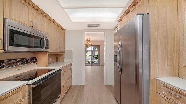 Building Photo - 515 Rousseau Dr