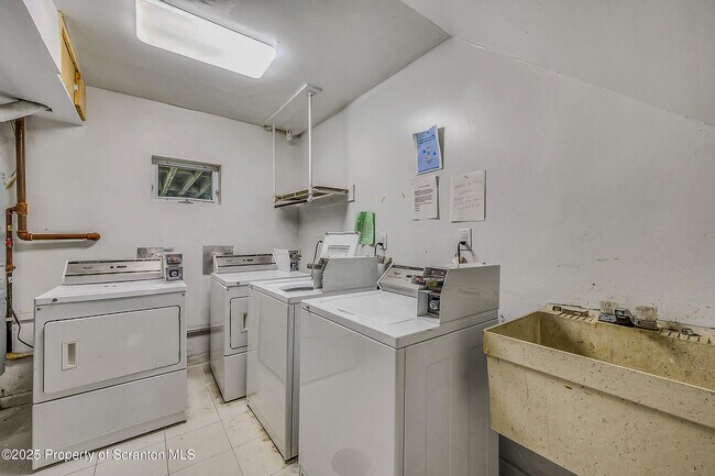 Building Photo - 1504 Summit Pointe