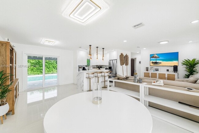 Building Photo - 7235 SW 39th St