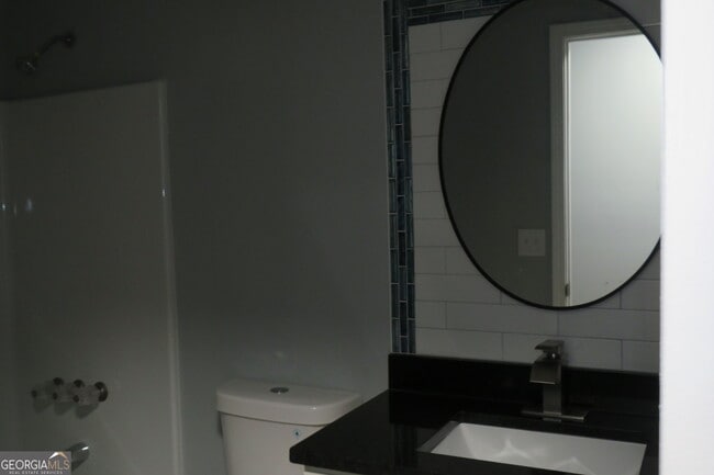 Building Photo - 2060 Bedford Ct