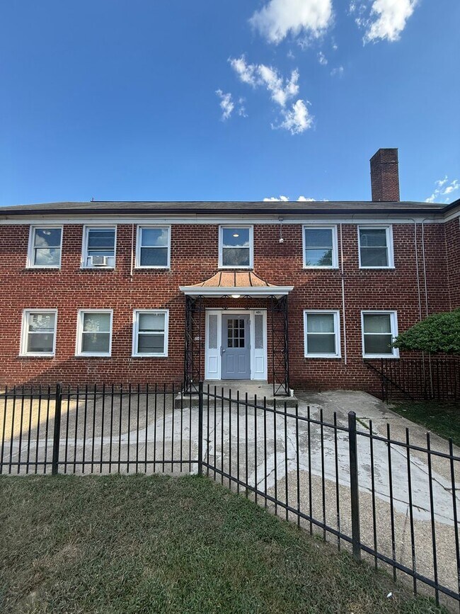 Primary Photo - 451 Burbank St SE