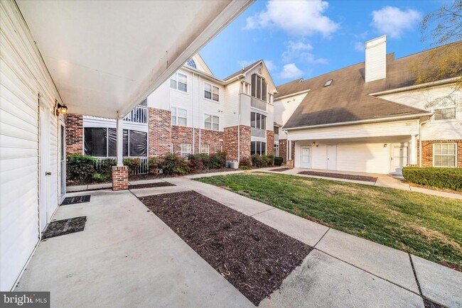 Building Photo - 6520 Lake Park Dr